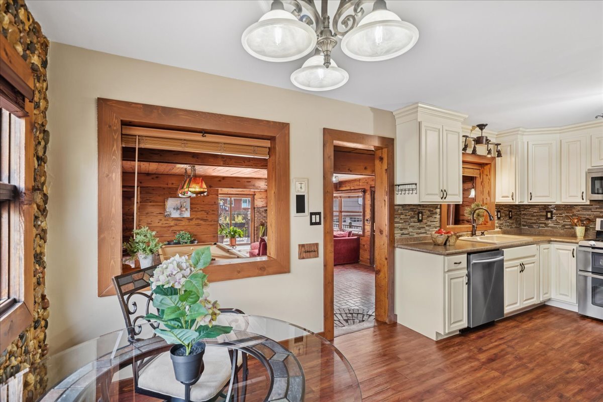 2813 Theresa Avenue Waukegan, IL 60085 - Photo 6 of 23 a view of a kitchen and an entryway