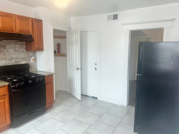 $1,650 | 21 Tillinghast Street, Unit 2, Newark, NJ 07108