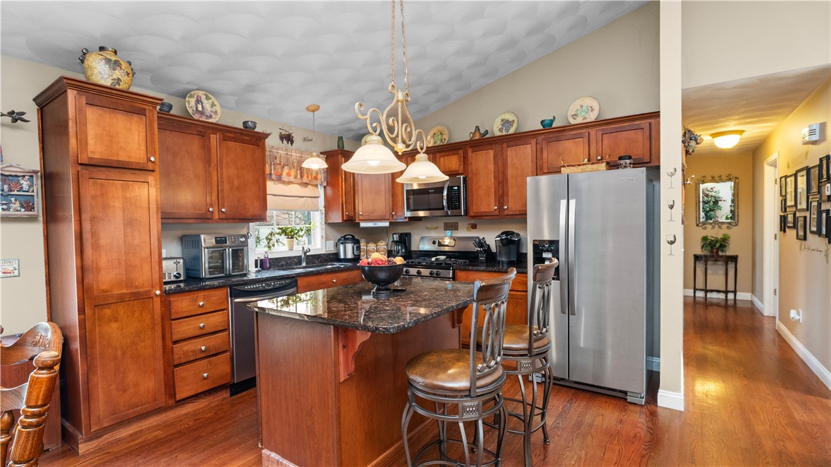 9 Kenneth Avenue Warwick, RI 02889 - Photo 4 of 37