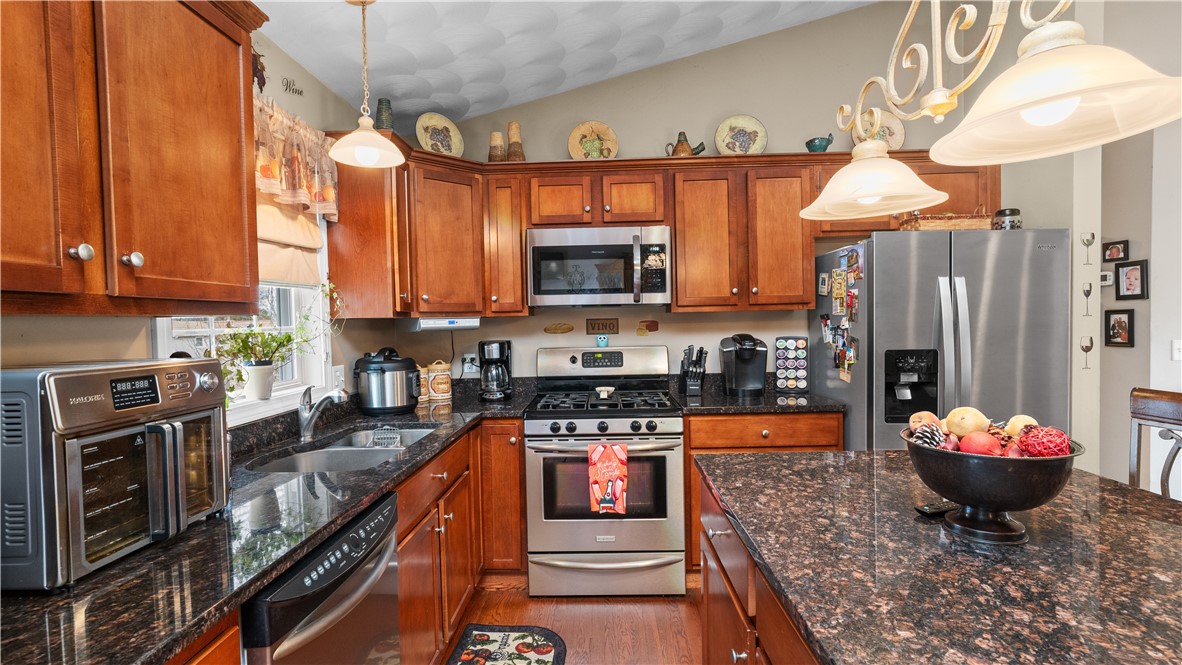 9 Kenneth Avenue Warwick, RI 02889 - Photo 5 of 37