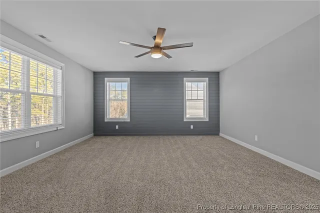 a view of empty room with window