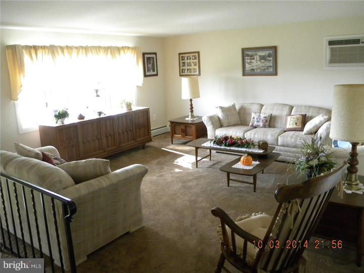 787 Ebelhare Road Pottstown, PA 19465 - Photo 4 of 13 Living Room