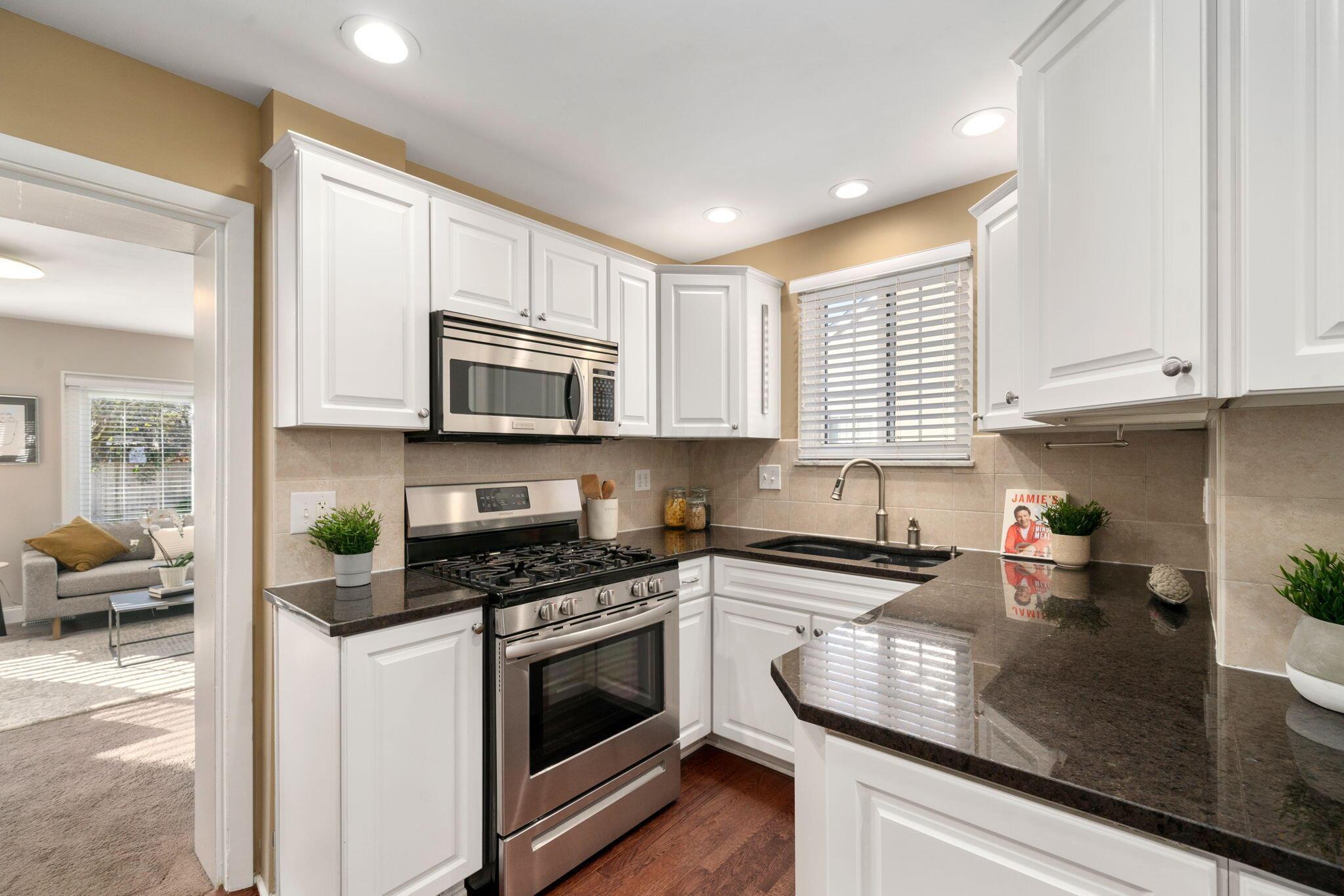 2223 Harwitch Road Columbus, OH 43221 - Photo 14 of 61 17-web-or-mls-DSC04097