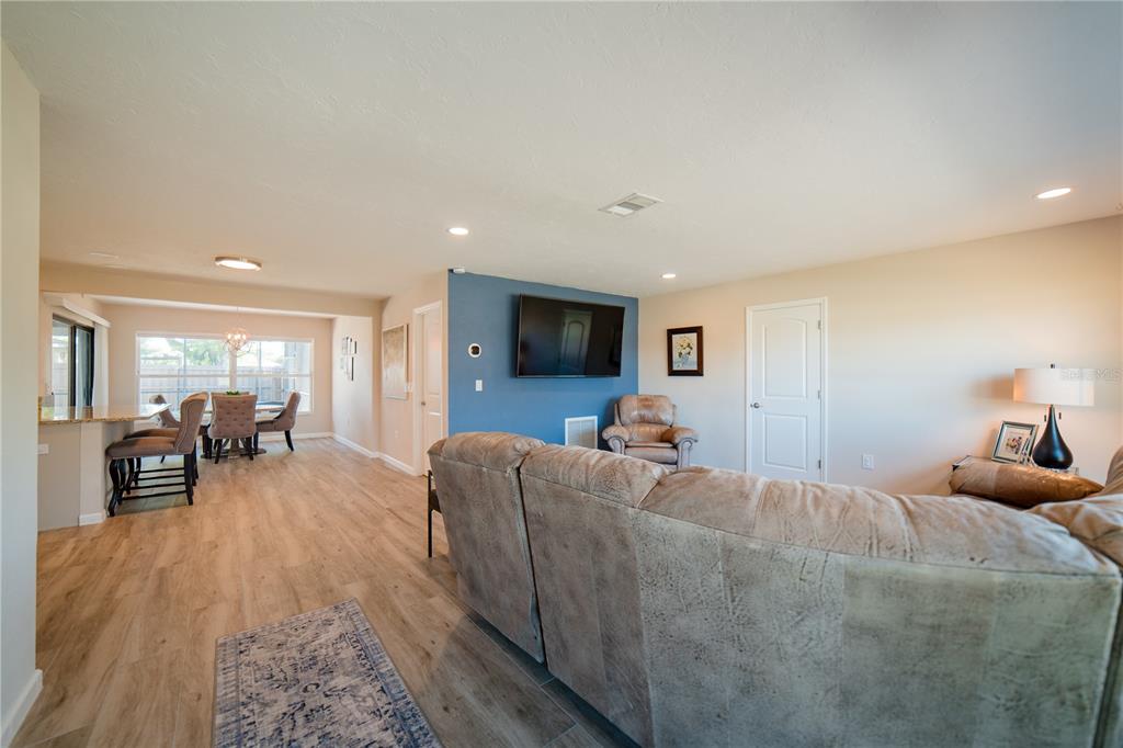 35 Stanford Road Venice, FL 34293 - Photo 3 of 40