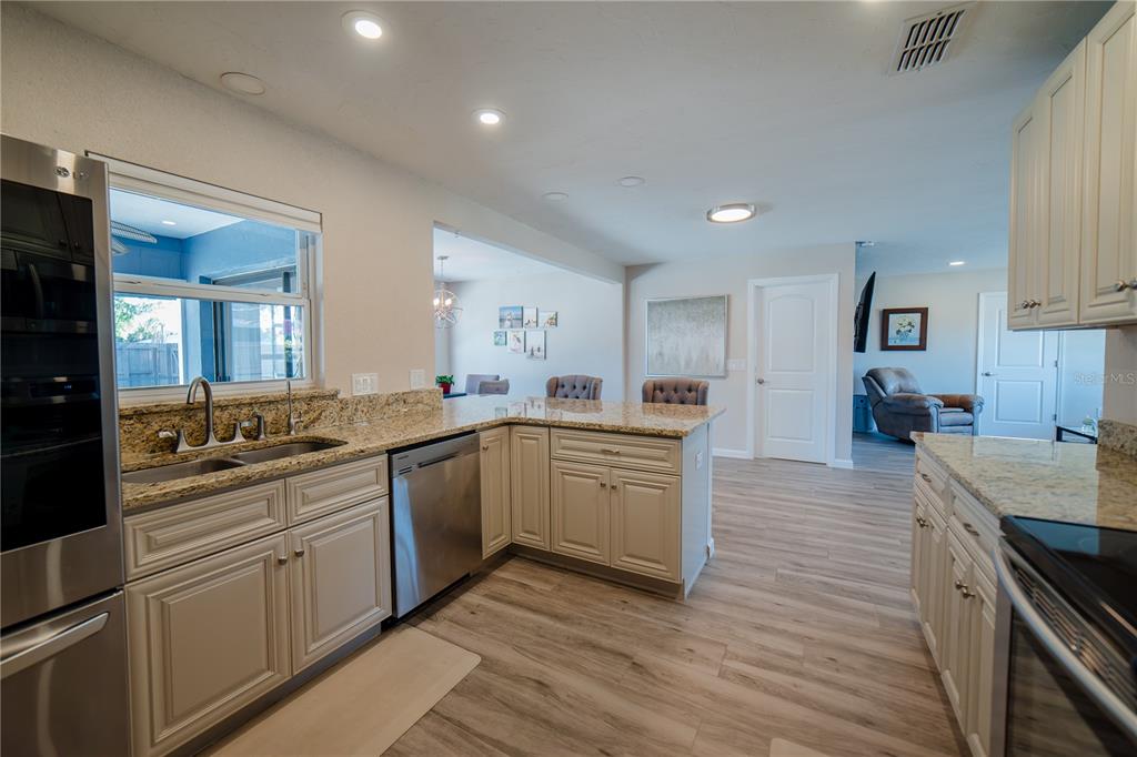 35 Stanford Road Venice, FL 34293 - Photo 7 of 40