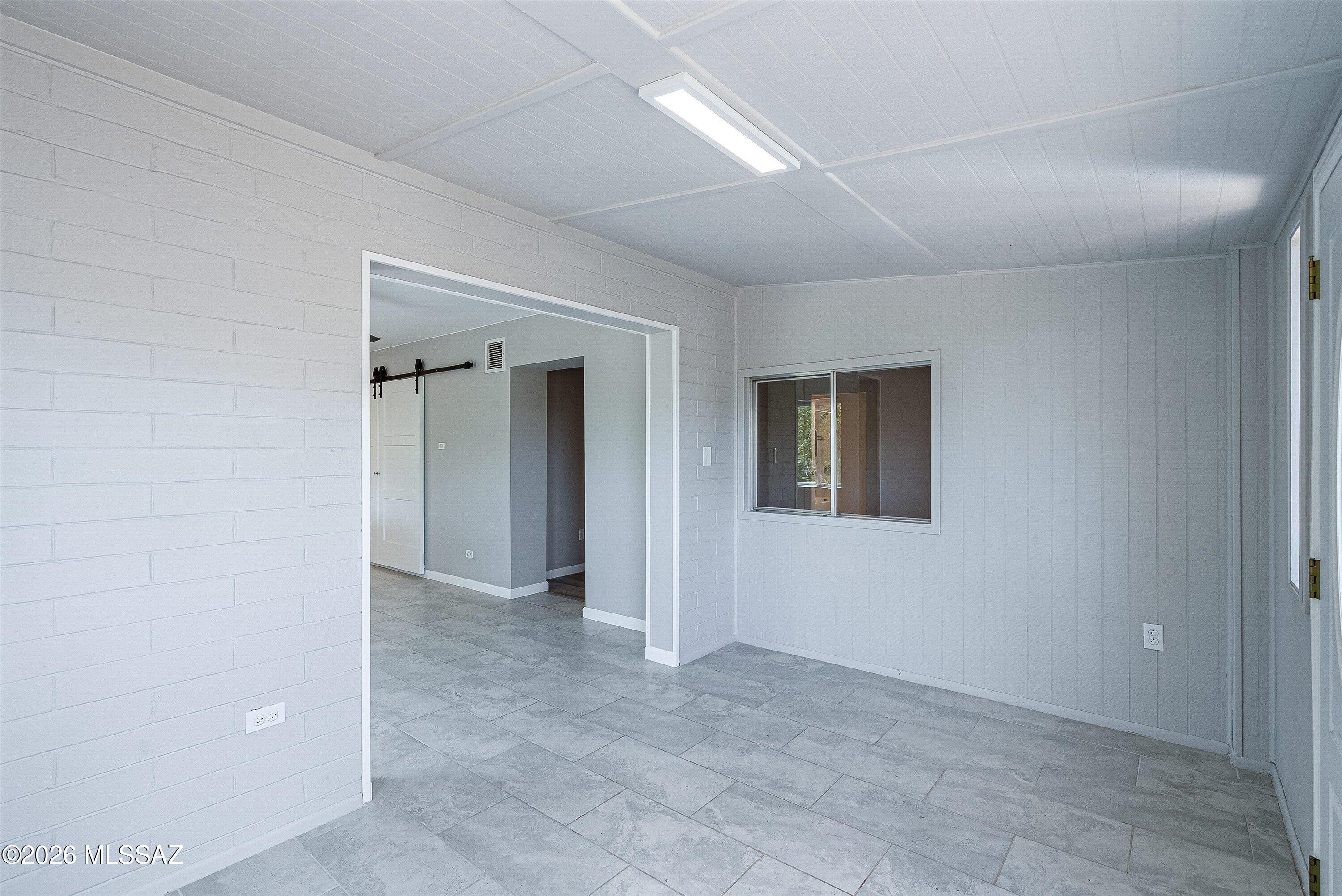 730 North Robles Road Oracle, AZ 85623 - Photo 8 of 28 06-Foyer