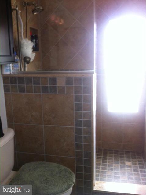 1609 Hilltop Road Edgewater, MD 21037 - Photo 13 of 20 Bath (Master)