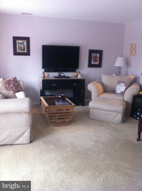 1609 Hilltop Road Edgewater, MD 21037 - Photo 10 of 20 Living Room