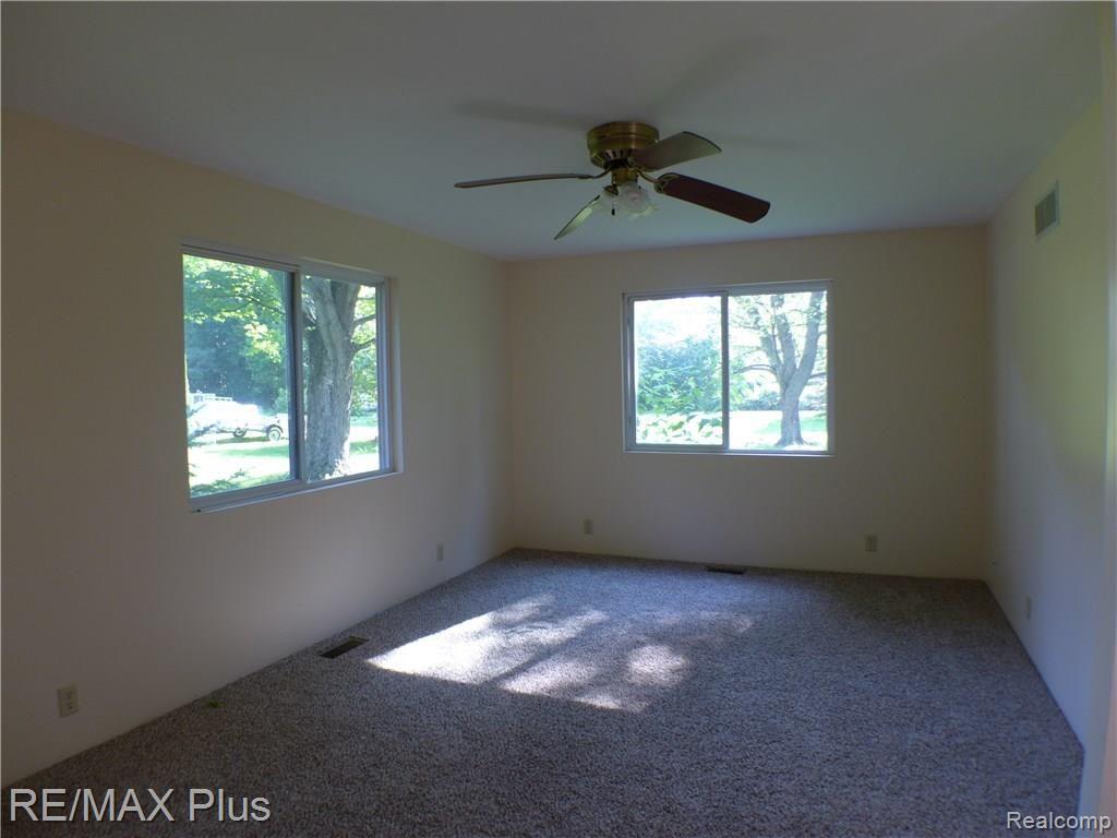 5877 North Lapeer Road North Branch, MI 48461 - Photo 4 of 10 5877 Lapeer 2017-08-09 006.JPG