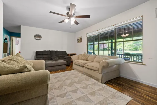 $300,000 | 553 Back Valley Road, Trenton, GA 30752