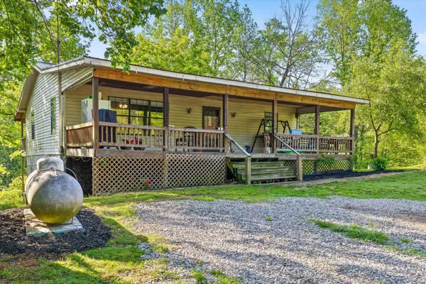 $300,000 | 553 Back Valley Road, Trenton, GA 30752