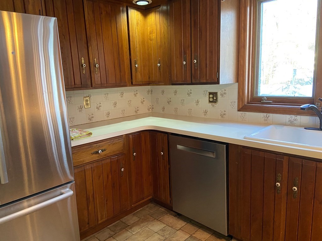 108 Scribner Road Tyngsborough, MA 01879 - Photo 4 of 23