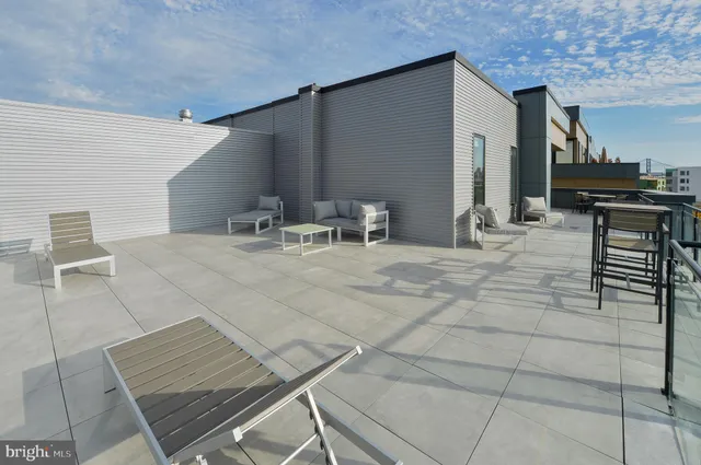 a view of an outdoor space