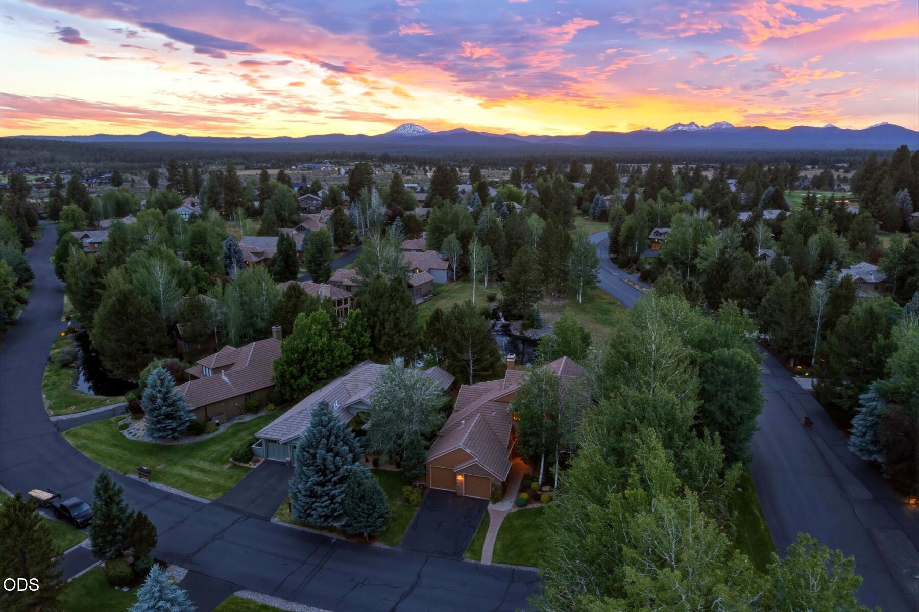 62028 Fall Creek Loop Bend, OR 97702 - Photo 5 of 53