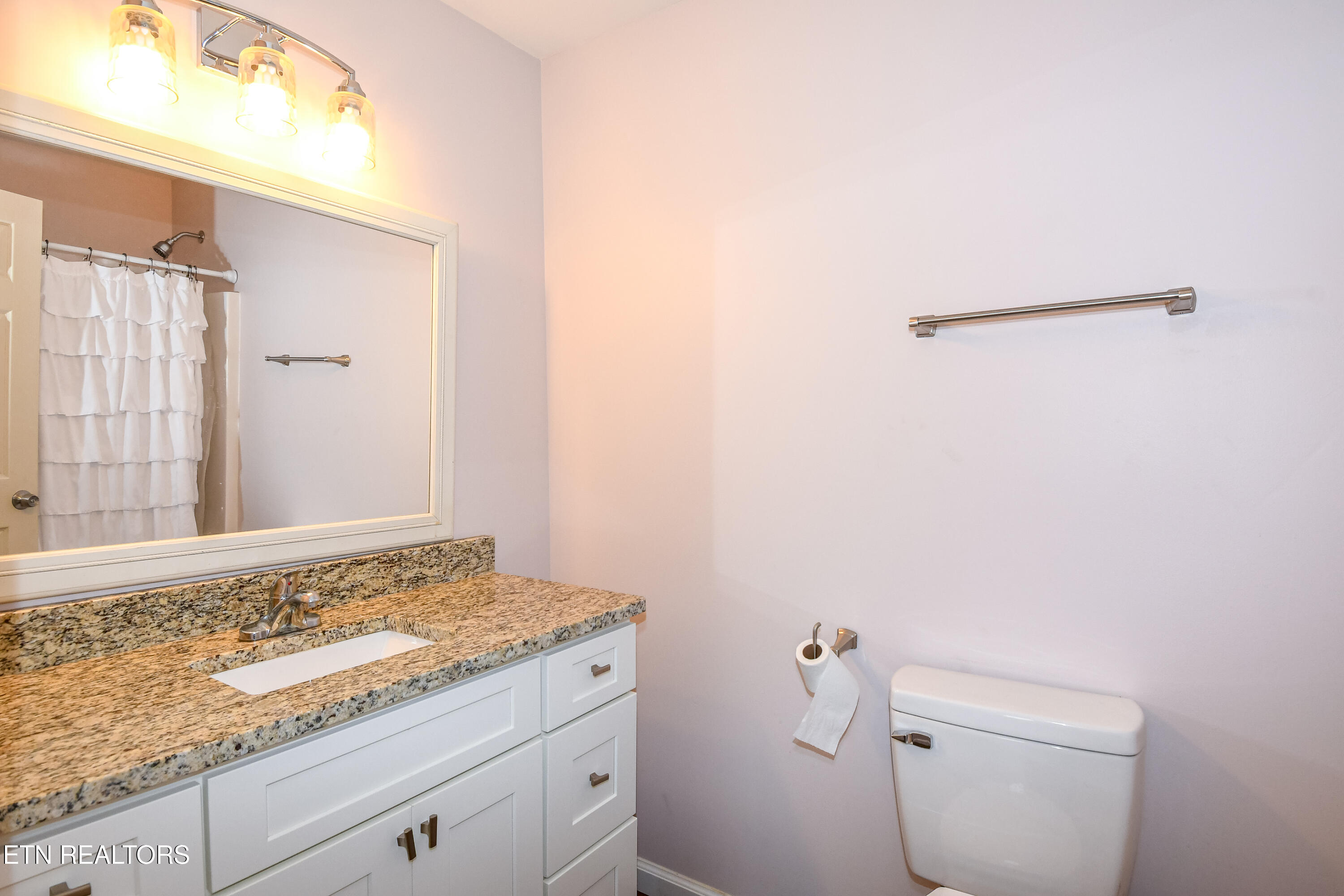 617 Patterson Road Walland, TN 37886 - Photo 21 of 23 Hall bath