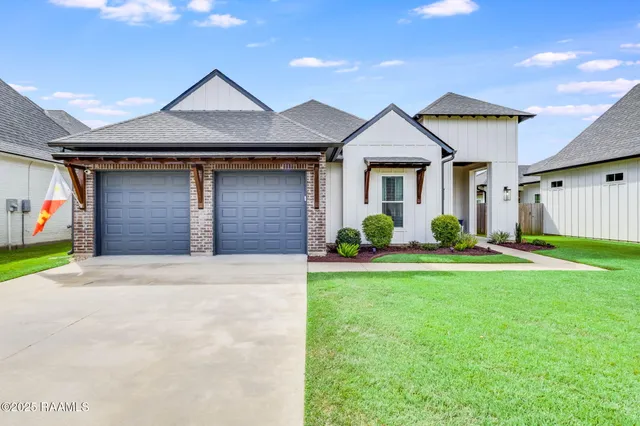 $365,000 | 424 Sandy Bay Drive, Broussard, LA 70518