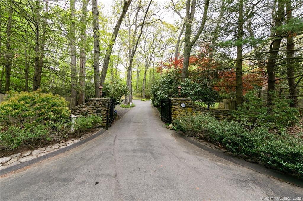 a view of a pathway with a yard