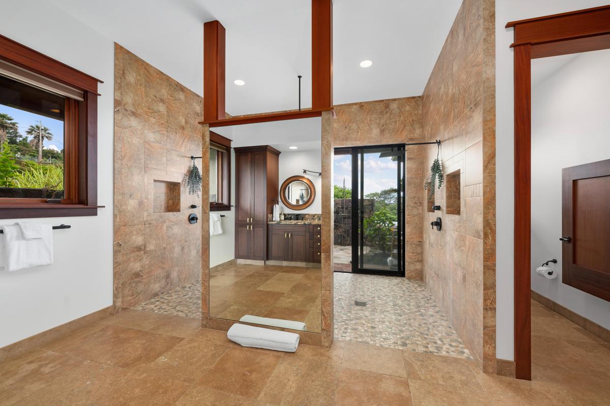 73-4695 Pilialoha Road Kailua-Kona, HI 96740 - Photo 20 of 30 a view of a hallway with a living room