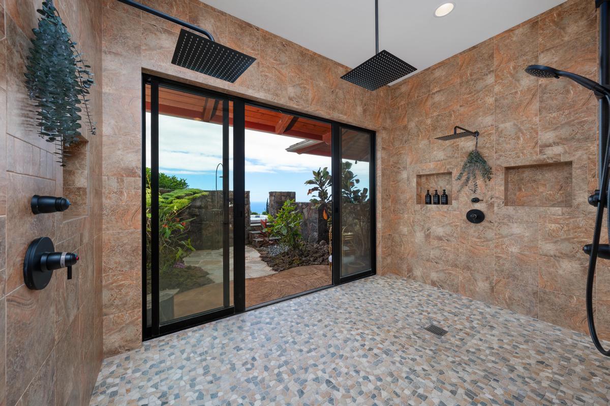 73-4695 Pilialoha Road Kailua-Kona, HI 96740 - Photo 21 of 30 a spacious bathroom with a shower and a sink