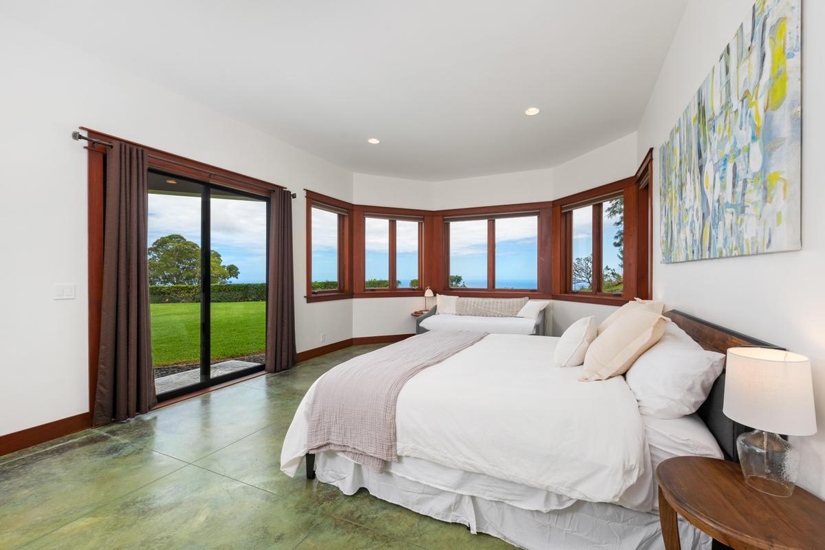 73-4695 Pilialoha Road Kailua-Kona, HI 96740 - Photo 28 of 30 a large bedroom with a bed and a large window