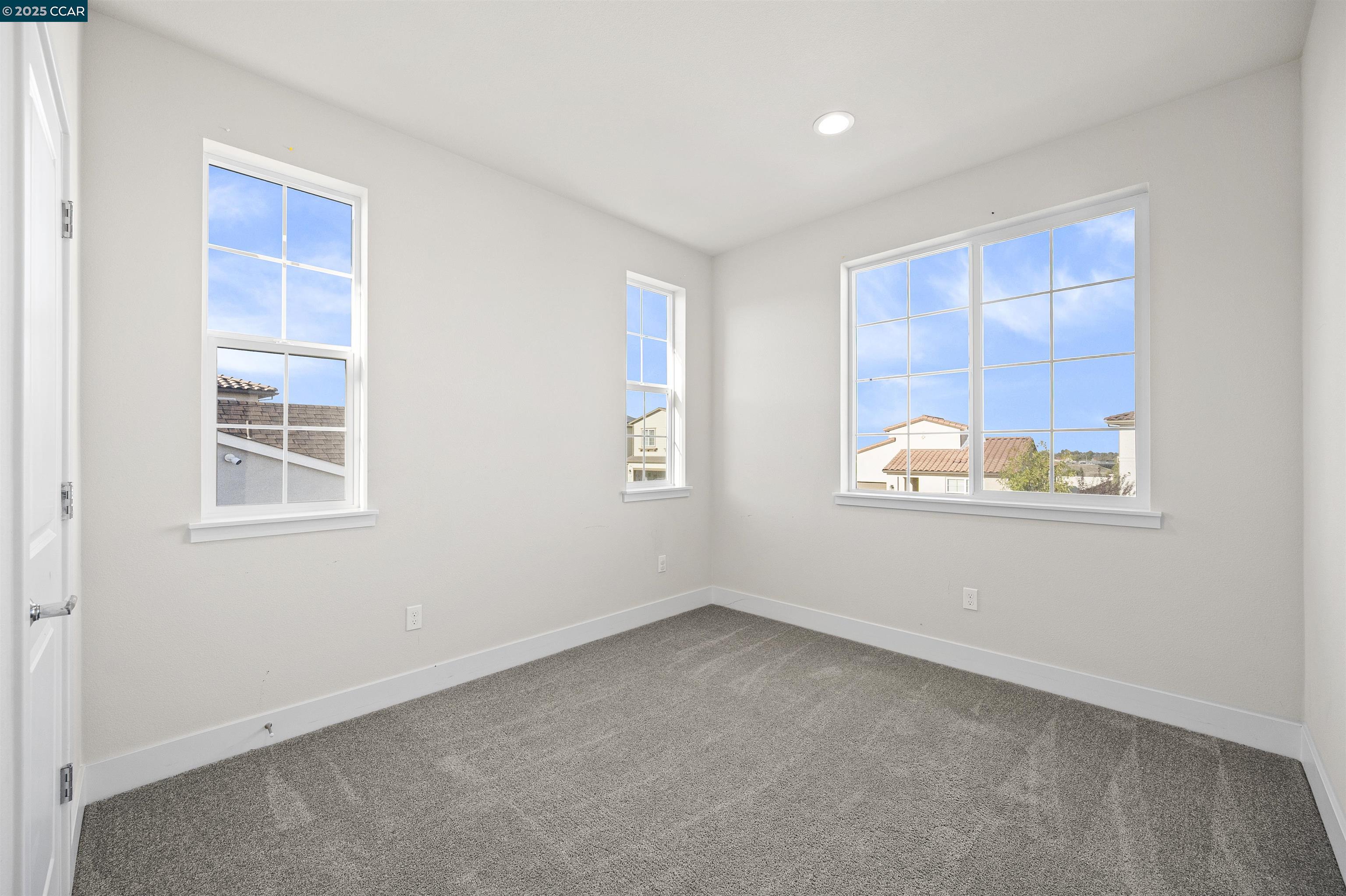 5541 Promontory Way Antioch, CA 94531 - Photo 25 of 59 an empty room with windows