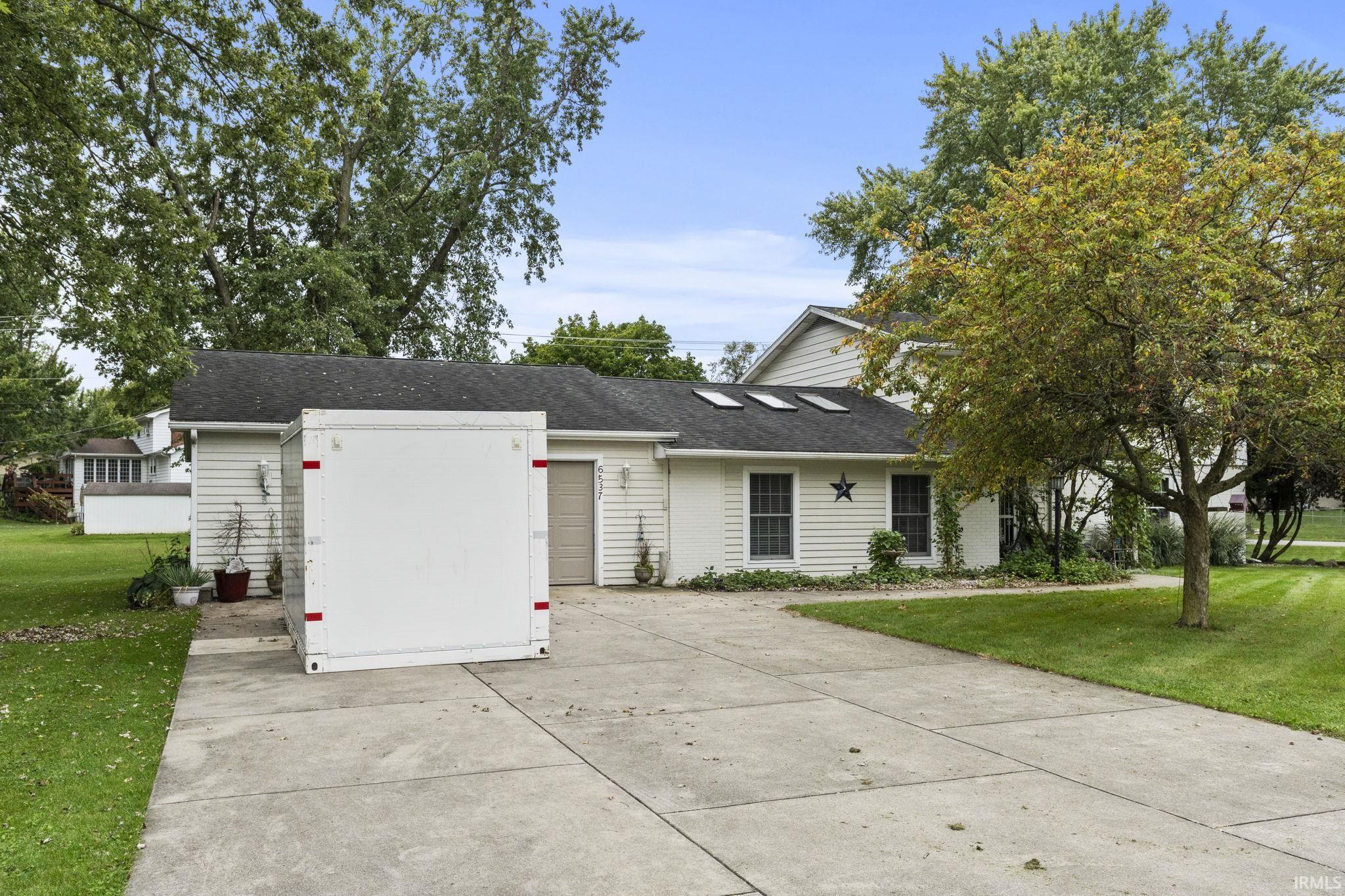 6537 Goodrich Road Fort Wayne, IN 46804 - Photo 3 of 36
