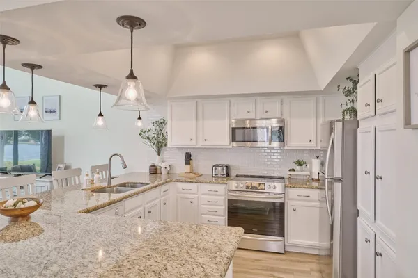 $499,000 | 73 April Point Drive South, Montgomery, TX 77356