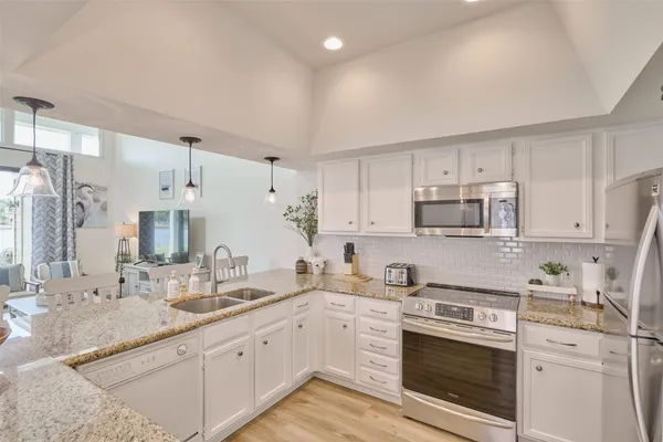 $499,000 | 73 April Point Drive South, Montgomery, TX 77356