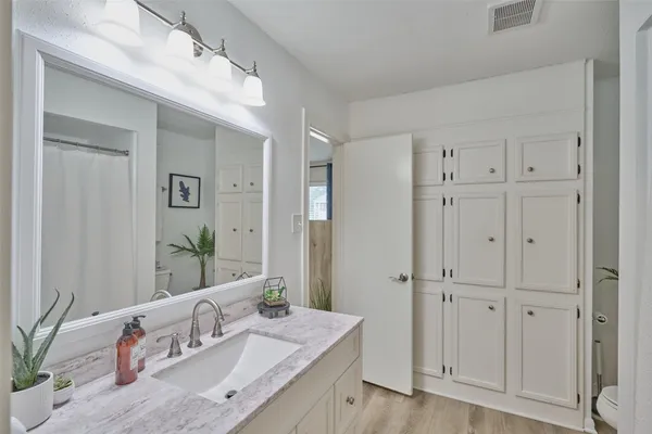 $499,000 | 73 April Point Drive South, Montgomery, TX 77356