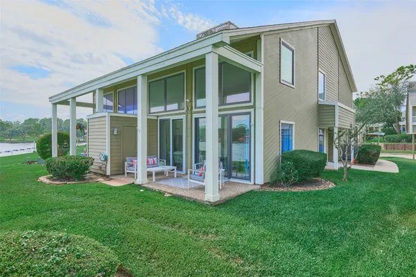 $499,000 | 73 April Point Drive South, Montgomery, TX 77356