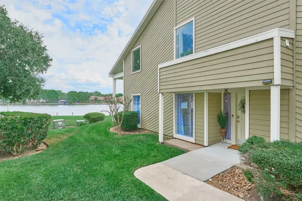 $499,000 | 73 April Point Drive South, Montgomery, TX 77356