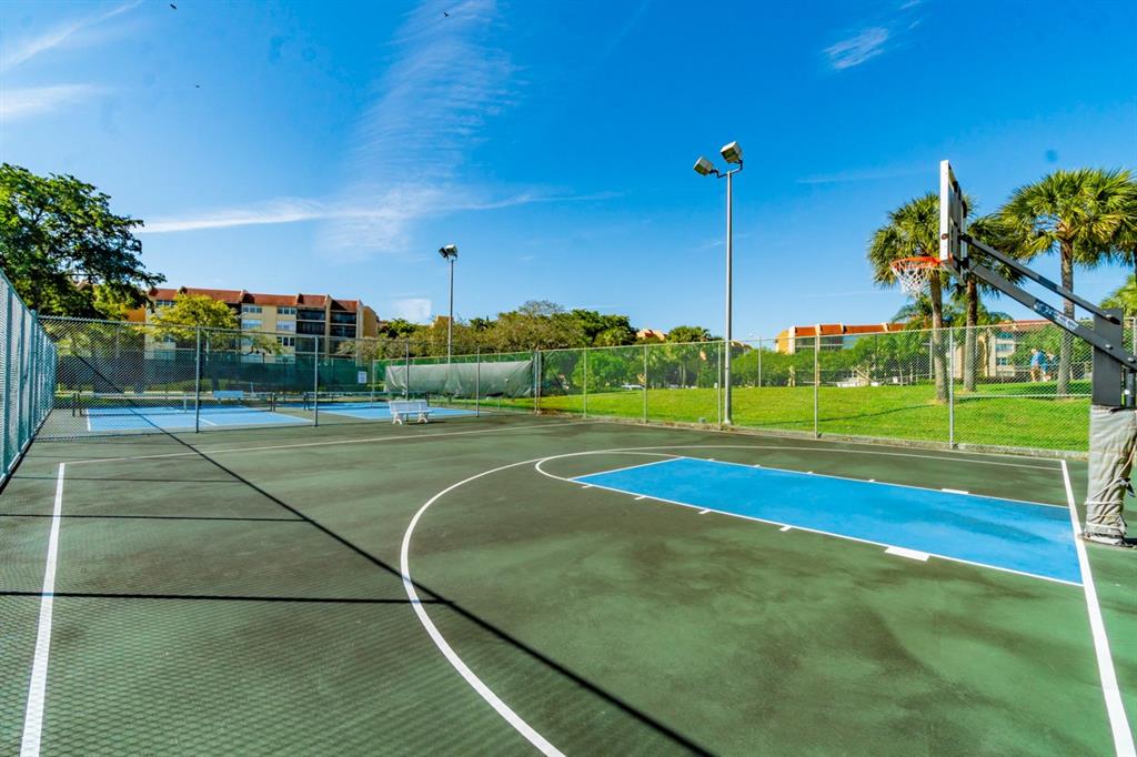 7300 Radice Court, Unit 404 Lauderhill, FL 33319 - Photo 64 of 85 a view of a basketball court