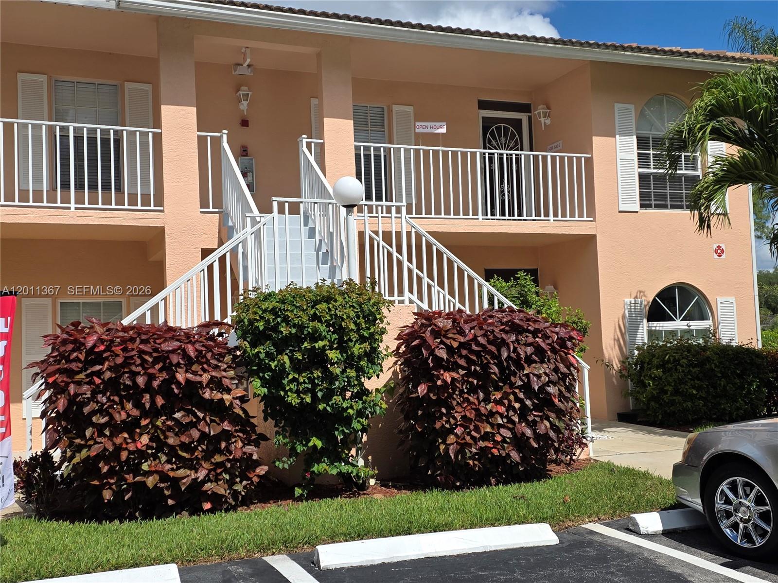 575 Augusta Boulevard, Unit 8 Naples, FL 34113 - Photo 3 of 21