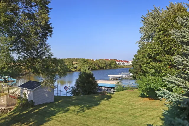 $925,000 | 2144 Blue Heron Drive, Delavan, WI 53115