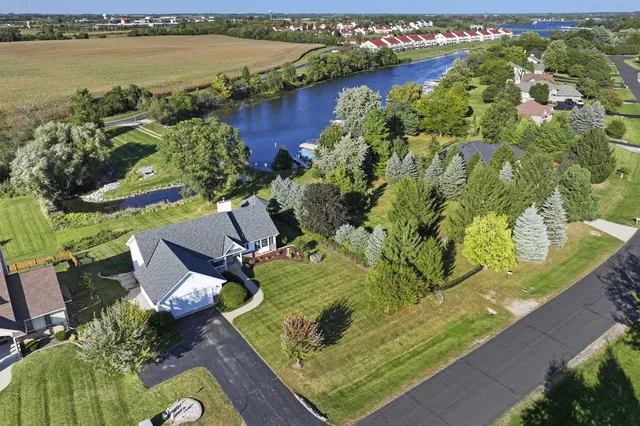 $925,000 | 2144 Blue Heron Drive, Delavan, WI 53115