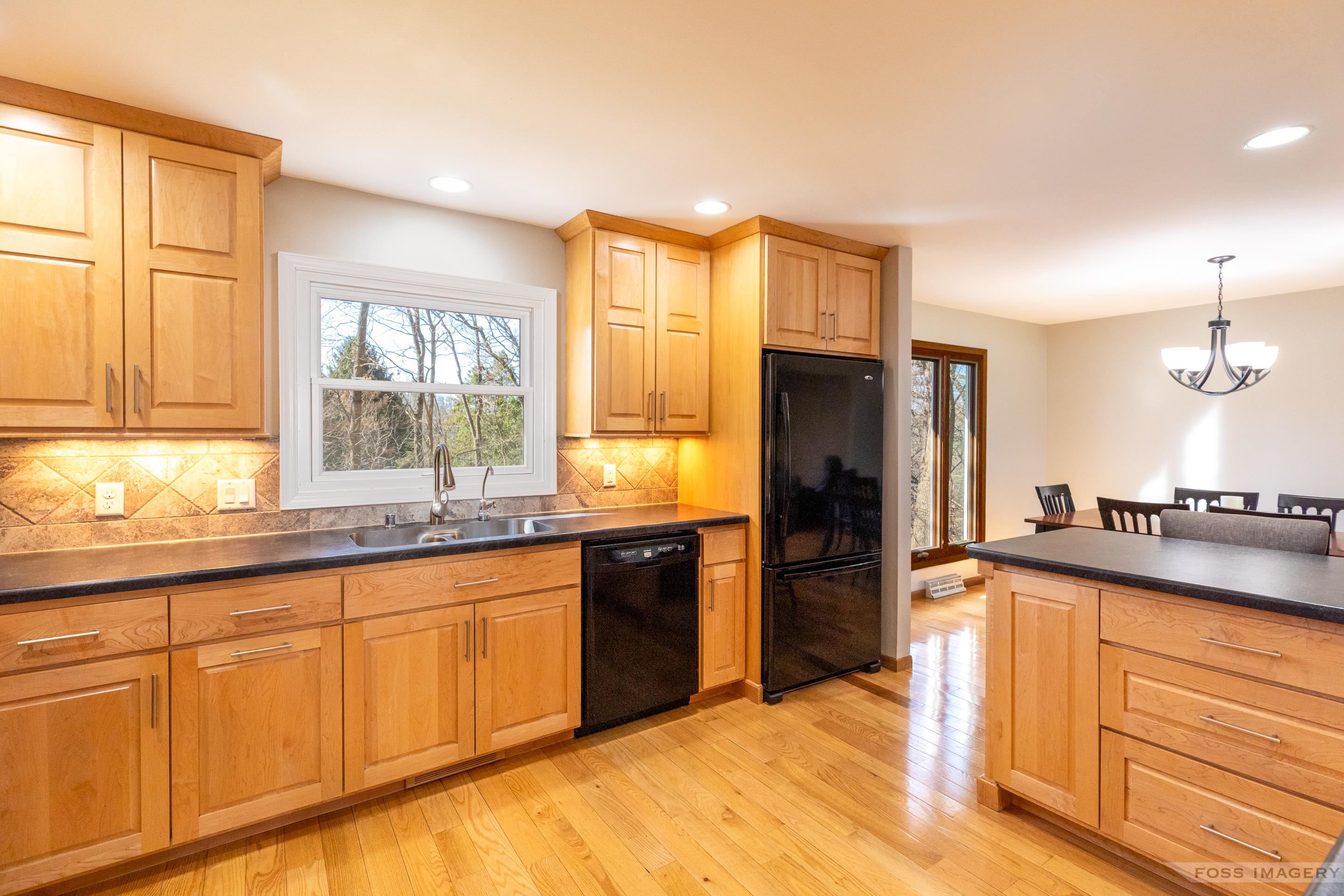 4930 Hickory Trail Middleton, WI 53562 - Photo 11 of 35