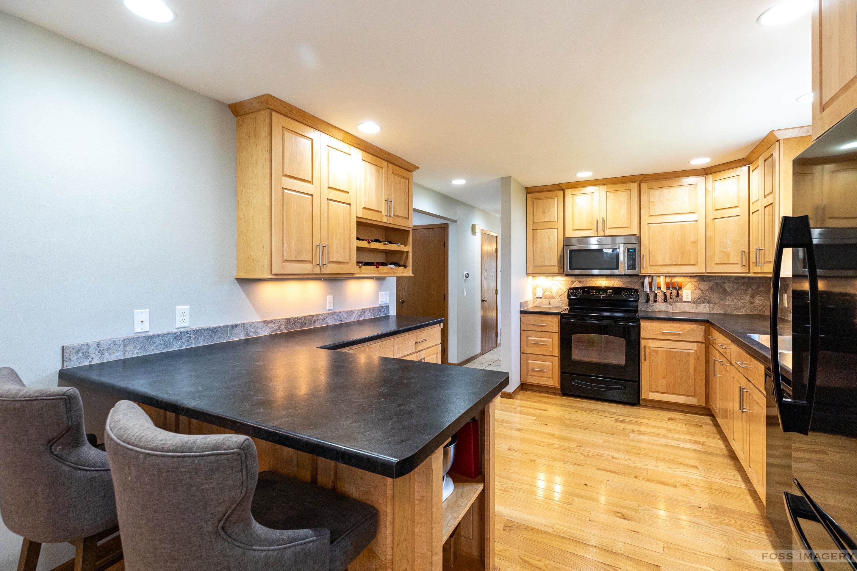 4930 Hickory Trail Middleton, WI 53562 - Photo 9 of 35