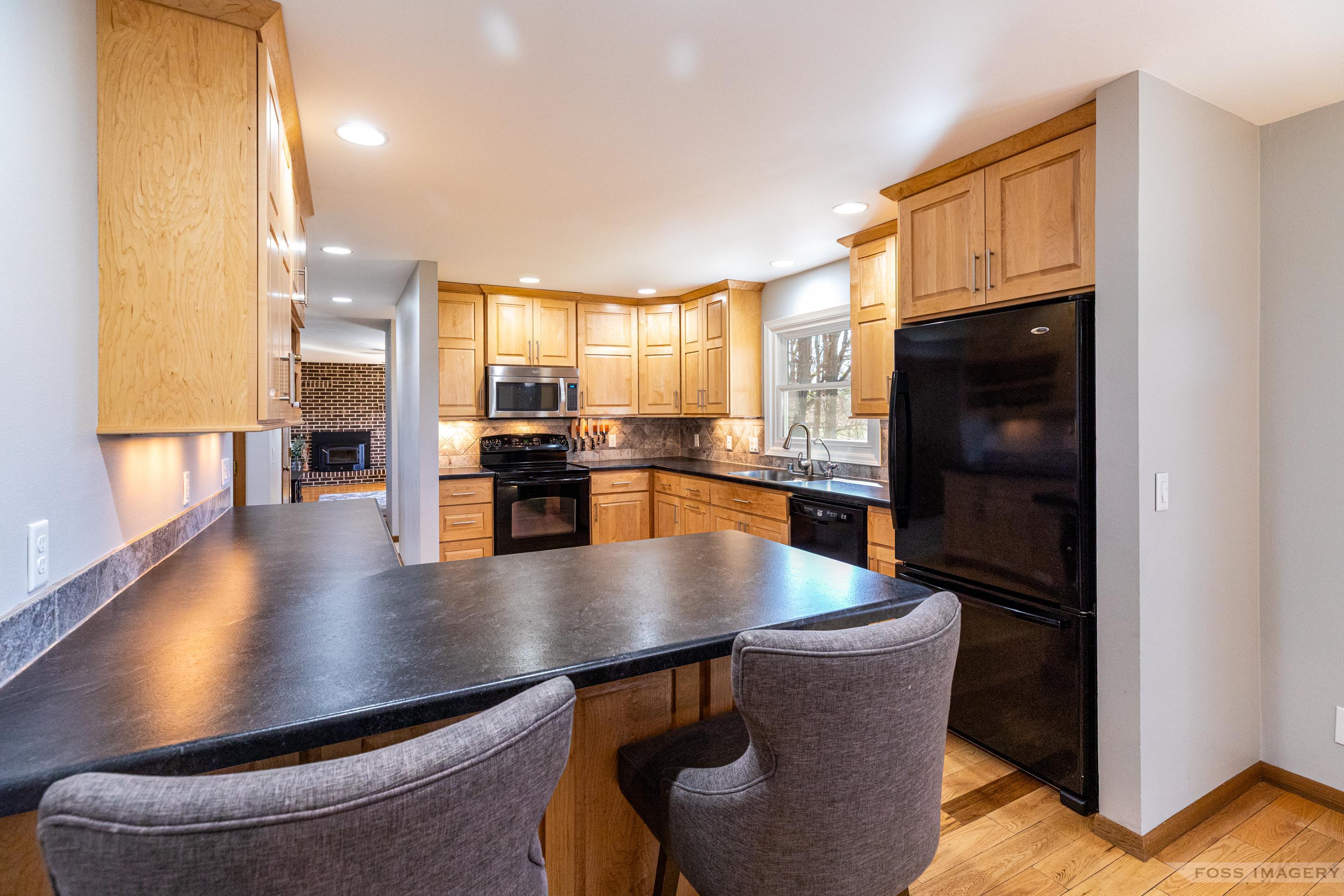 4930 Hickory Trail Middleton, WI 53562 - Photo 10 of 35