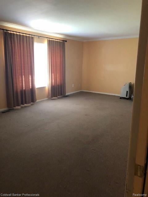 2640 North Lapeer Road Lapeer, MI 48446 - Photo 7 of 28 Living Room