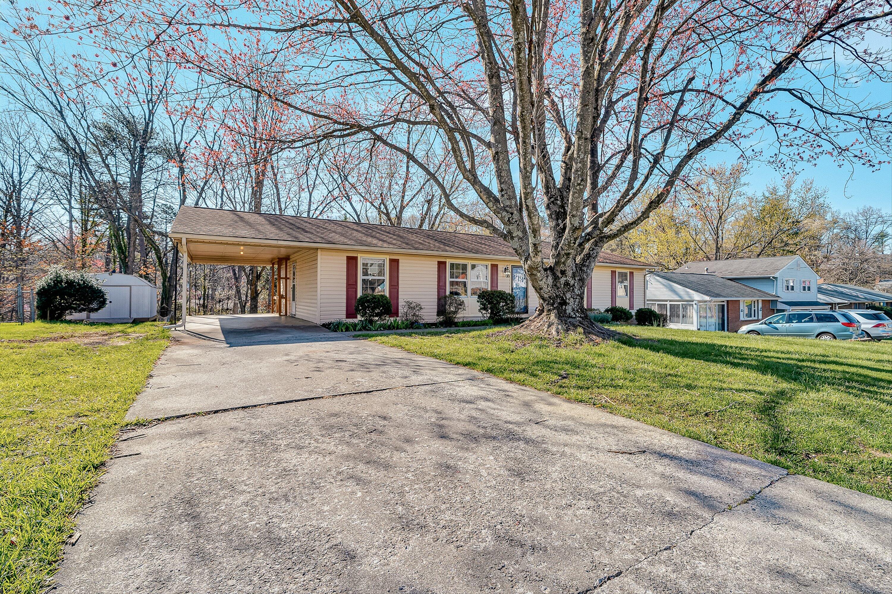 5918 Green Ridge Road Northwest Roanoke, VA 24019 - Photo 2 of 47 02-VM-07200