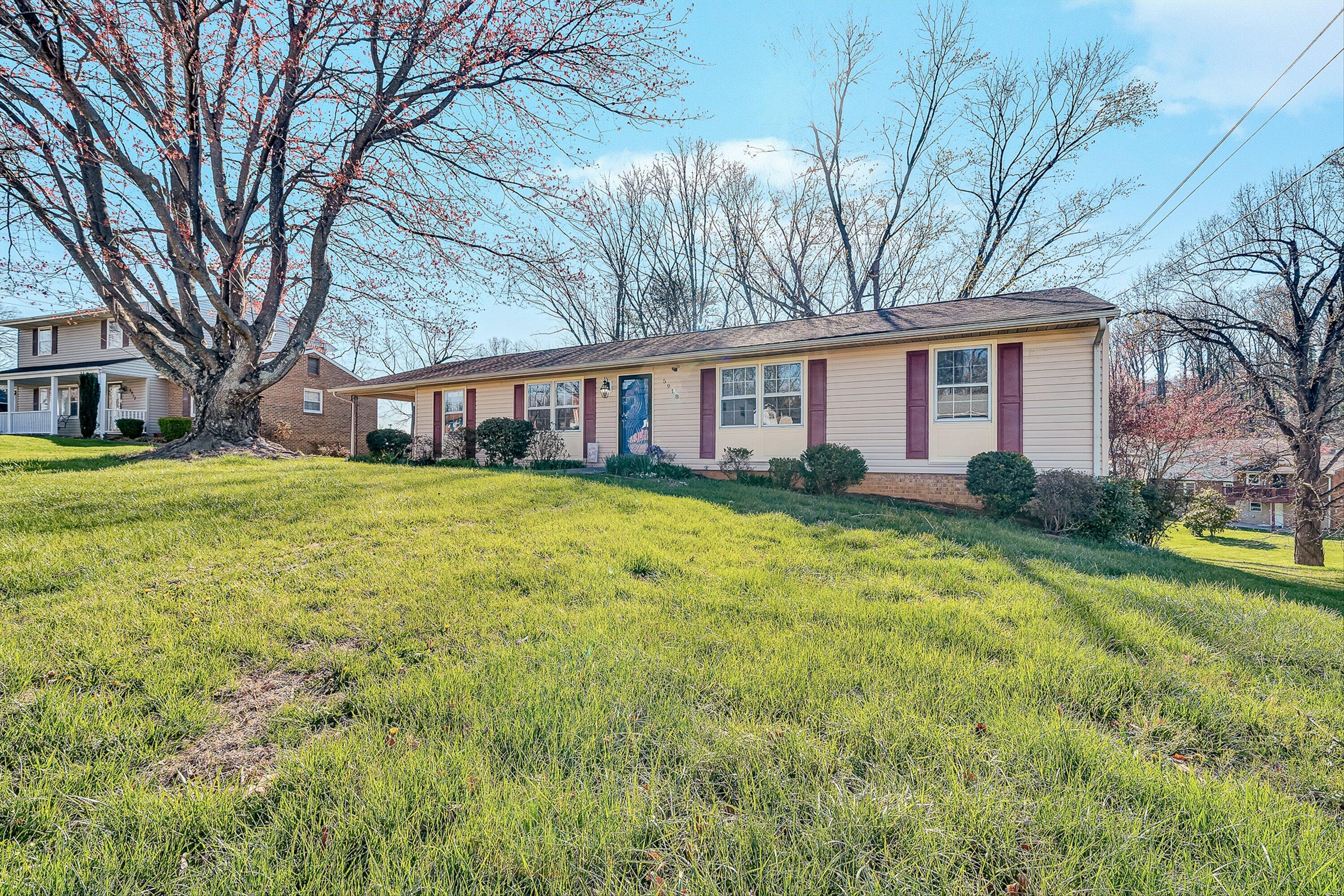 5918 Green Ridge Road Northwest Roanoke, VA 24019 - Photo 3 of 47 03-VM-07206