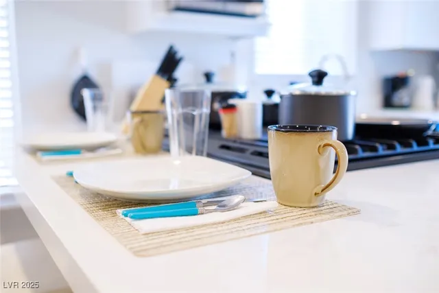 $2,400 | 1725 Duarte Drive, Henderson, NV 89014