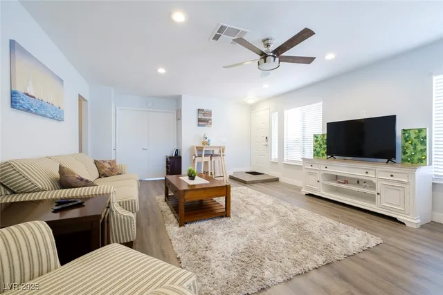 $2,400 | 1725 Duarte Drive, Henderson, NV 89014