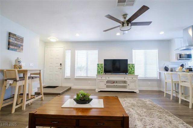 $2,400 | 1725 Duarte Drive, Henderson, NV 89014