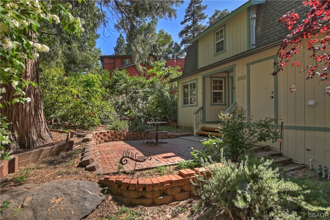 189 Pine Ridge Road Crestline, CA 92325 - Photo 24 of 30 a view of a backyard with potted plants