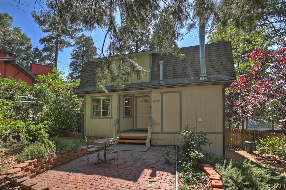 189 Pine Ridge Road Crestline, CA 92325 - Photo 25 of 30 a view of a house with backyard and sitting area