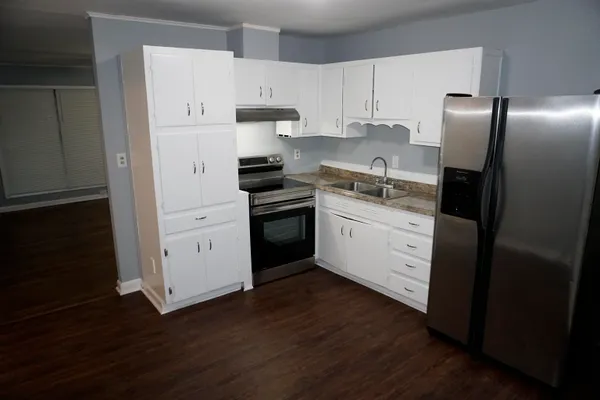 $1,725 | 504 Pinecrest Drive, Riverdale, GA 30274