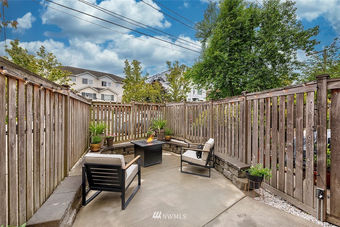 908 North 95th Street, Unit C Seattle, WA 98103 - Photo 3 of 16 Gallery Image 3