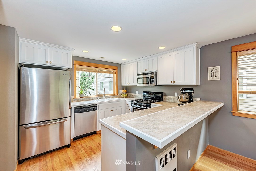 908 North 95th Street, Unit C Seattle, WA 98103 - Photo 8 of 16 Gallery Image 8