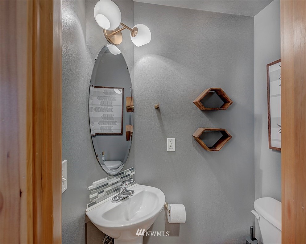 908 North 95th Street, Unit C Seattle, WA 98103 - Photo 9 of 16 Gallery Image 9